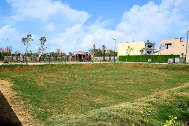 South Facing Plot for Sale in BPTP Amstoria (225 Sq.yd.)